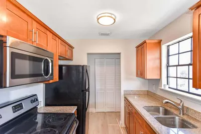 237 SW 11th Avenue 1