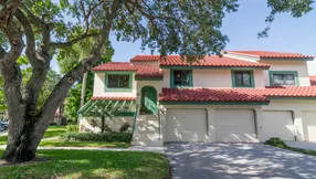 Just Listed | Lovely in Lexington | 11 Lexington Lane E #E