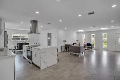 208 SE 4th Ter 1