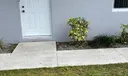 2464 Queen St #2466 Photo