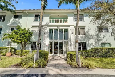 2829 NE 30th Street #305 1
