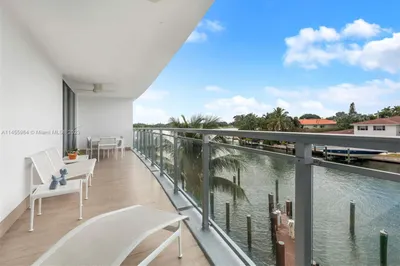 9400 W Bay Harbor Dr #303 1
