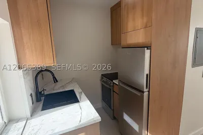 2436 SW 7th St #10 1
