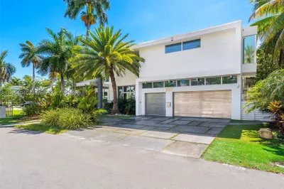 300 Royal Plaza Dr 1
