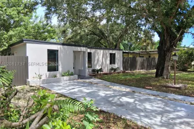 1535 NE 139 St 1