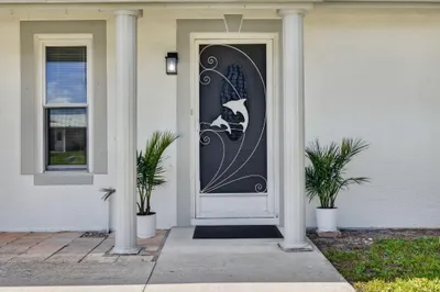 592 SW Banks Terrace 1