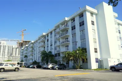 16465 NE 22nd Avenue #206 1