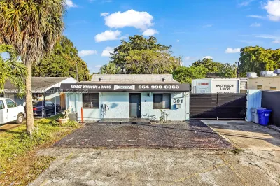 601 SW 8th St 1