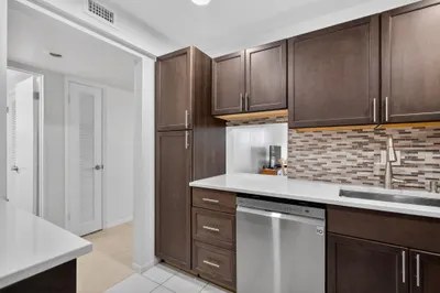 2615 NE 1ST Court #201 1