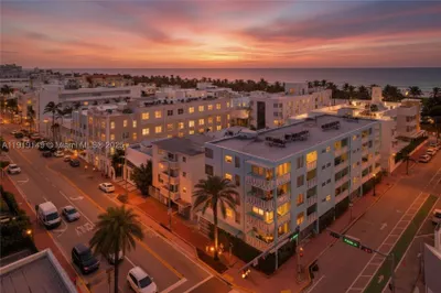 701 Collins Ave #3B 1