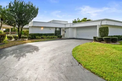 5704 Coco Palm Dr 1