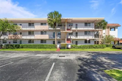 5985 Del Lago Cir #215 1