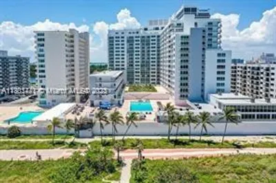 5401 Collins Ave #934 1