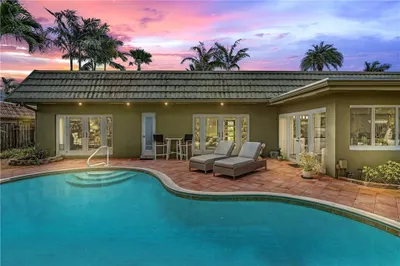 641 NW 24th St 1