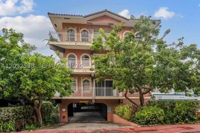 9008 Collins Ave #402 1