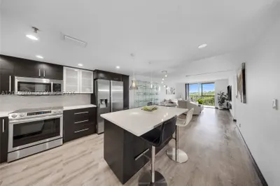 3001 W Rolling Hills Cir #610 1