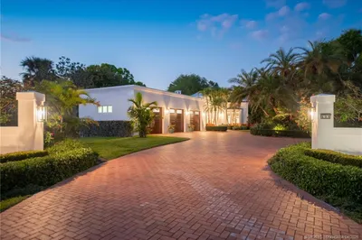 409 SE Saint Lucie Boulevard 1