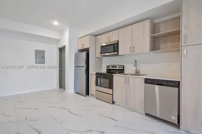 420 SW 7th Ave #204 1