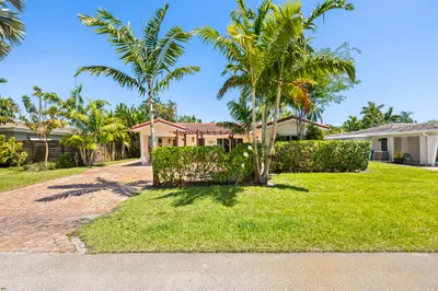 1521 NE 40th Court 1