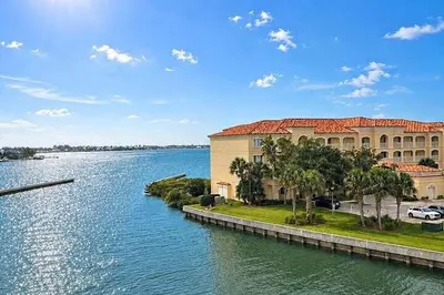 5 Harbour Isle Drive E #Ph06 1