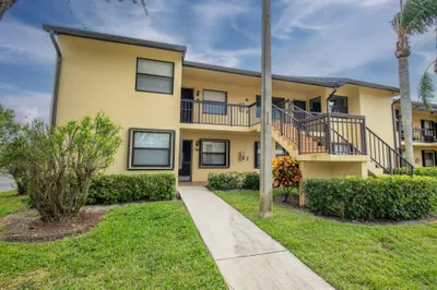 4711 Lucerne Lakes Boulevard E #201 1
