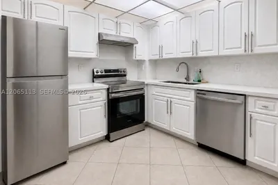 1621 Collins Ave #402 1