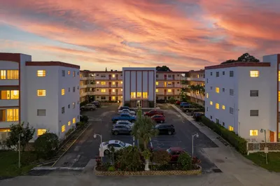 4000 NW 44th Avenue #207 1