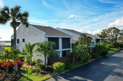 3225 S Lakeview Circle #202 1
