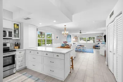 80 Venetian Drive 304s