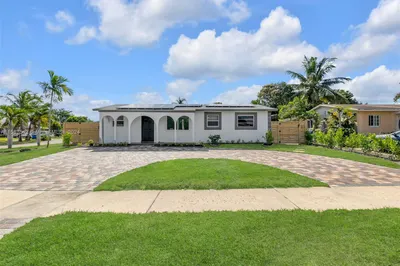 810 SW 14th Ct 1