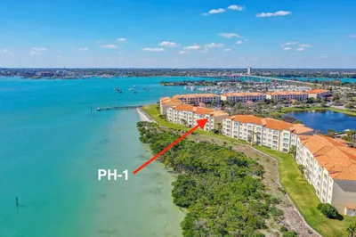 29 Harbour Isle Drive W #Ph01 1