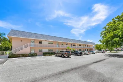18081 SE Country Club Drive #Bldg 18 Unit 176 1