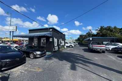 3130 SW 8th St