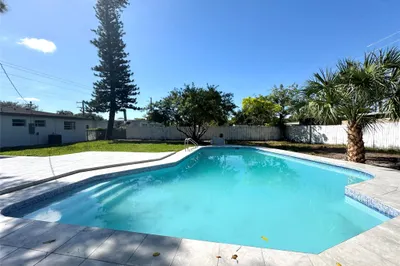 411 SW 31 Ave 1