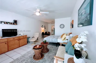 641 Espanola Way #19 1