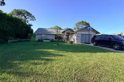 2685 SE Mariposa Avenue 1