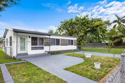 139 NW 14th Way 1