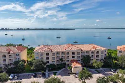 25 HARBOUR ISLE Drive W #104 1
