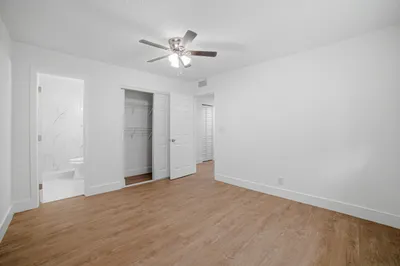 2800 NW 39th Way #204 1