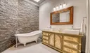 118 E Hampton Way Photo
