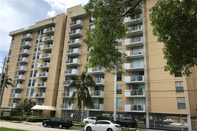 2020 NE 135 ST #804 1