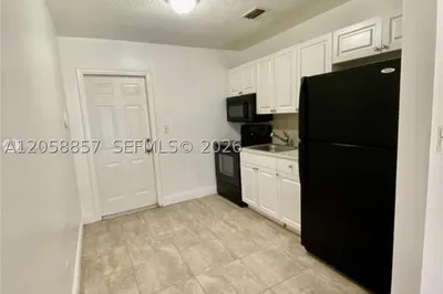 4141 SW 20th St #3 1
