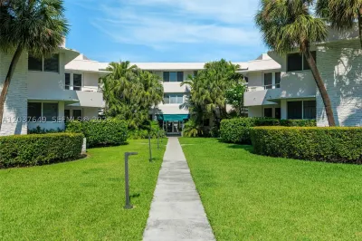 10190 Collins Ave #107 1