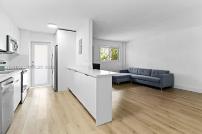 1620 West Ave #305 1