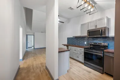 5214 Stacy Street #10 1