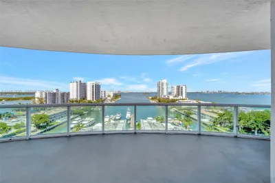 7900 Harbor Island Dr #1001 1