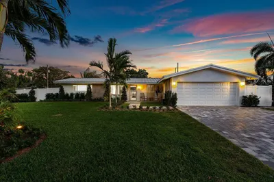 902 SW 27th Place 1