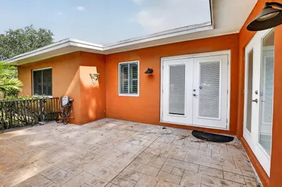 1101 E Country Club Circle 1