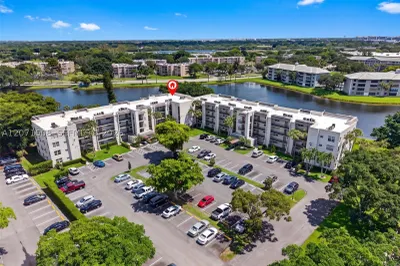 9440 Poinciana Pl #302 1