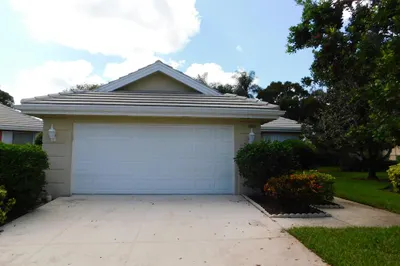 160 NW Bentley Circle 1